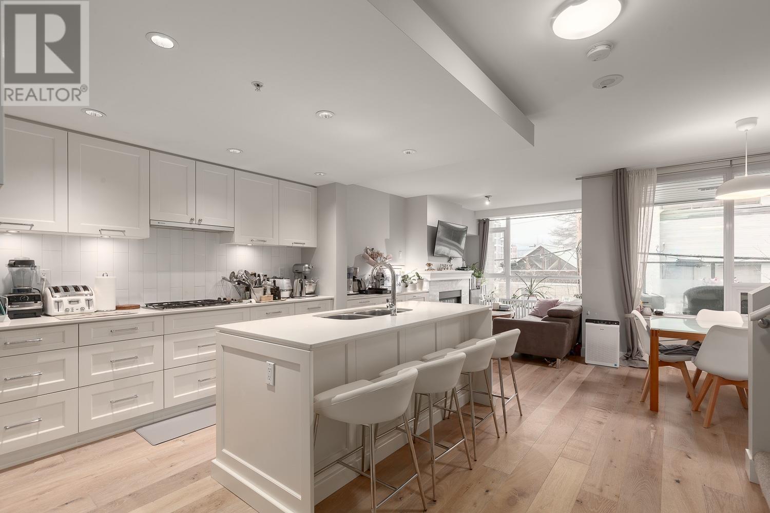 101-1675 West 8th Avenue, Vancouver, BC, V6J 0A8