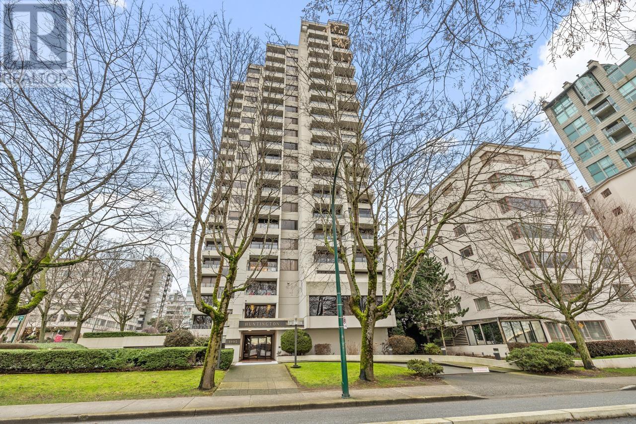 1703-1995 Beach Avenue, Vancouver, BC, V6G 2Y3