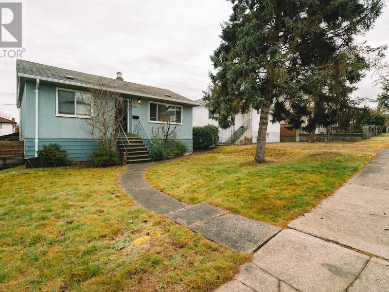 1070 Le Roi Street, Vancouver BC V5K 4G2