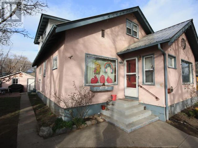 689 Braid Street Street, Penticton, BC, V2A 4Y6