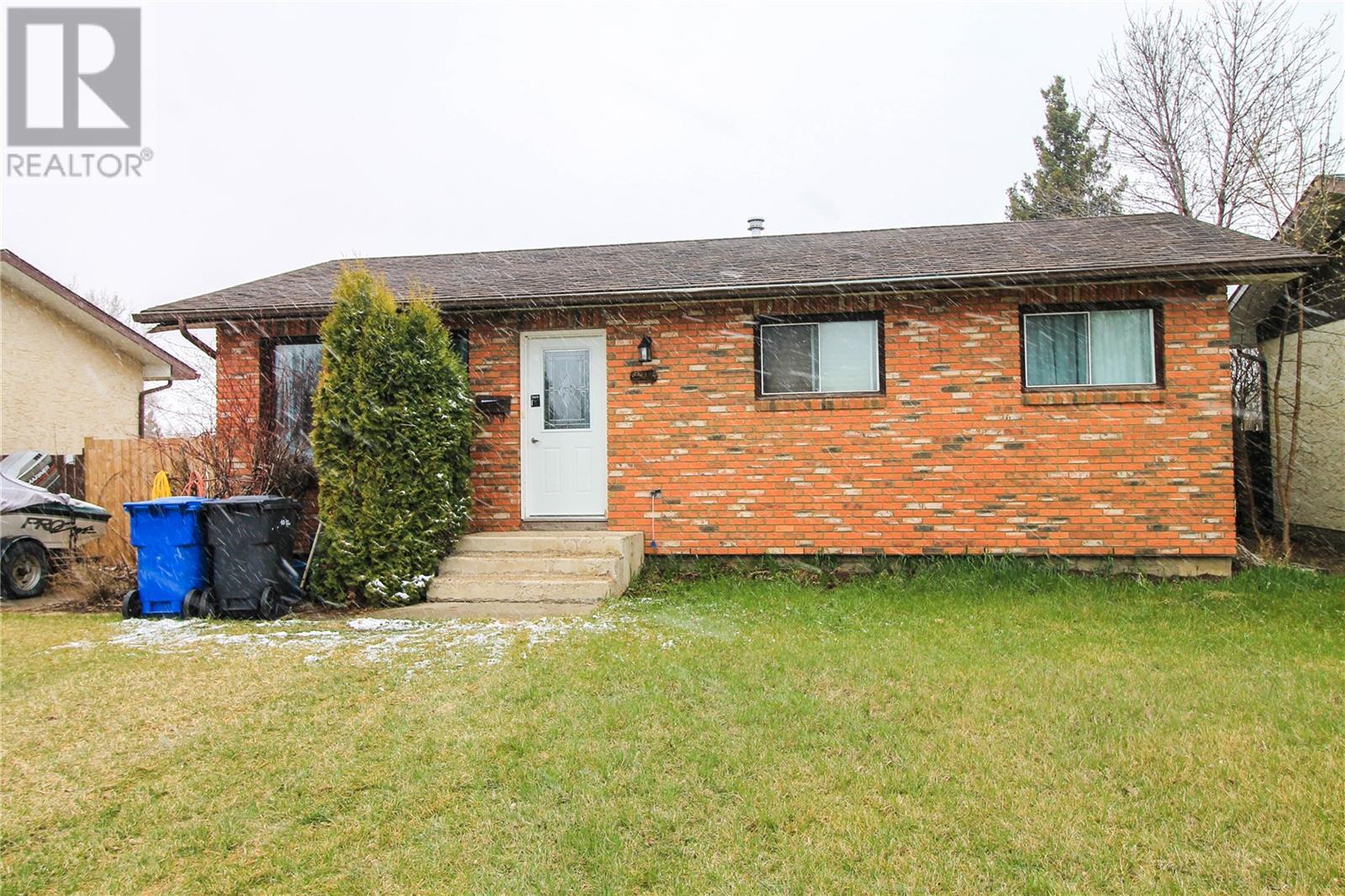2411 Ross Crescent  