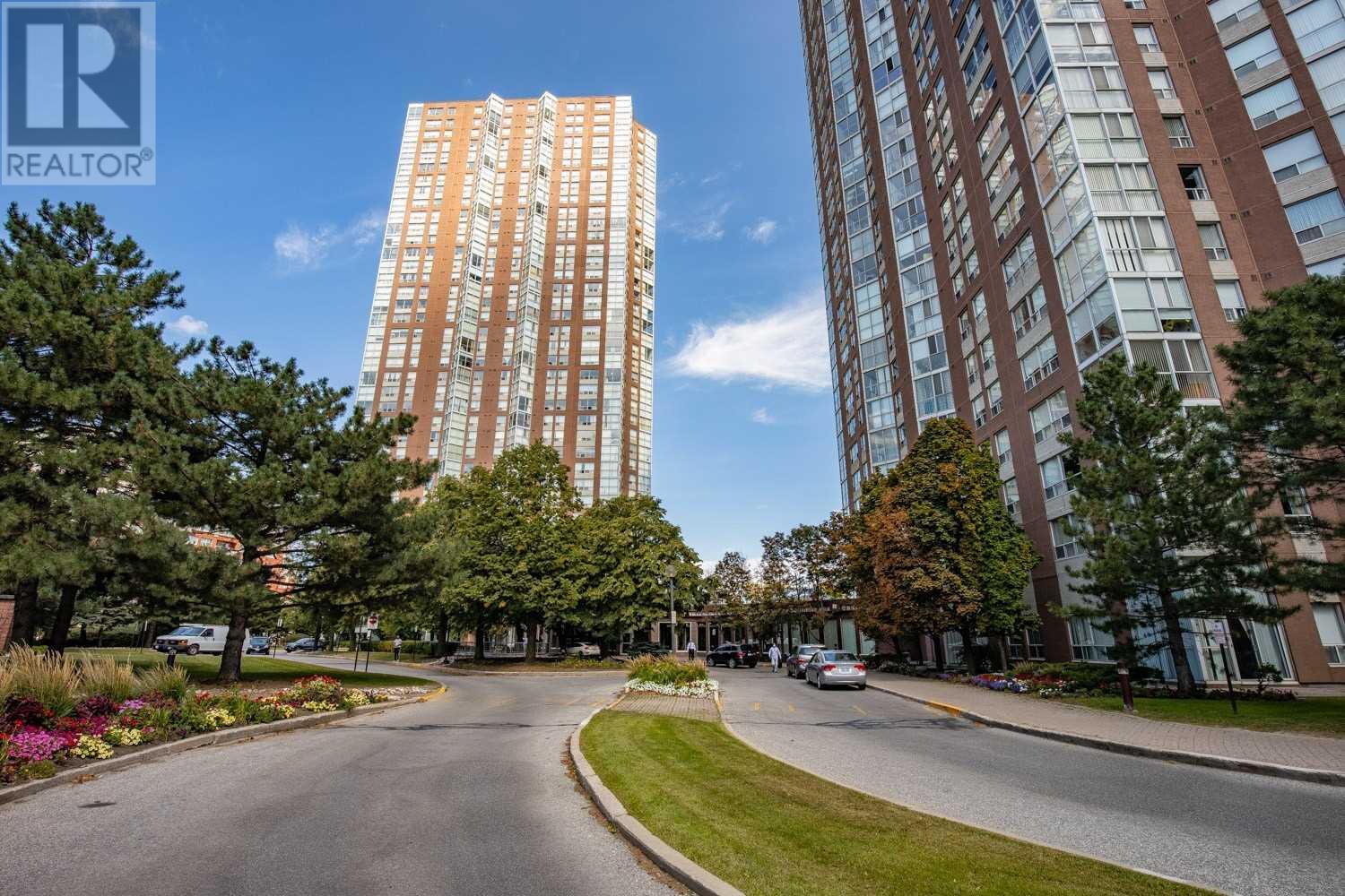 305-7 Concorde Place, Toronto, ON, M3C 3N4