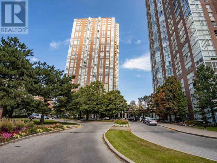 305-7 Concorde Place, Toronto, ON, M3C 3N4