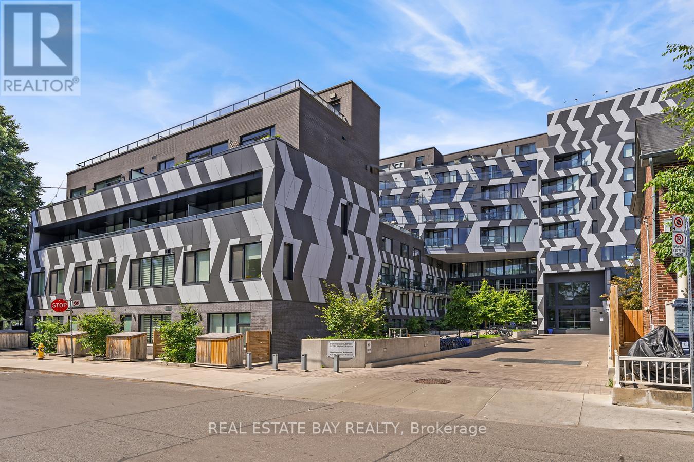 702-138 St Helens, Toronto, ON, M6H 0B8