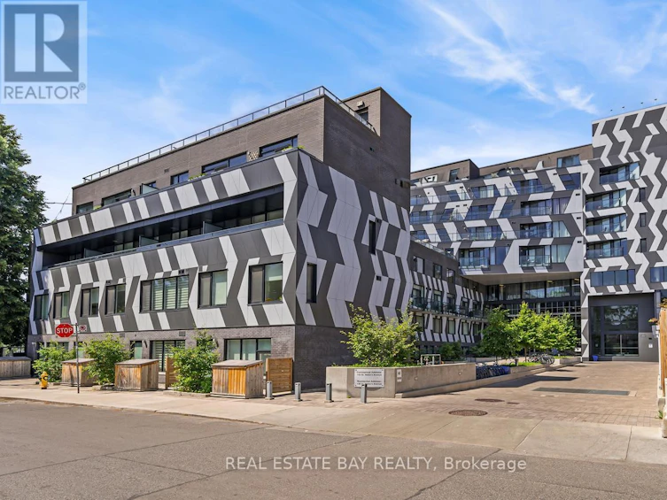 702-138 St Helens, Toronto, ON, M6H 0B8