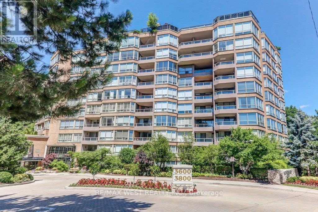 426-3600 Yonge Street, Toronto, ON, M4N 3R8