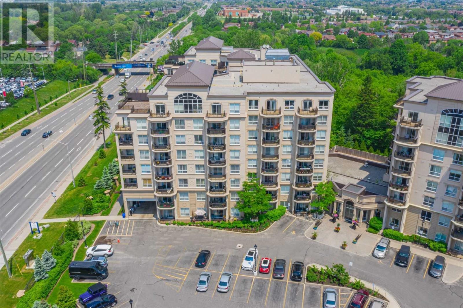 411-8 Maison Parc Ct  