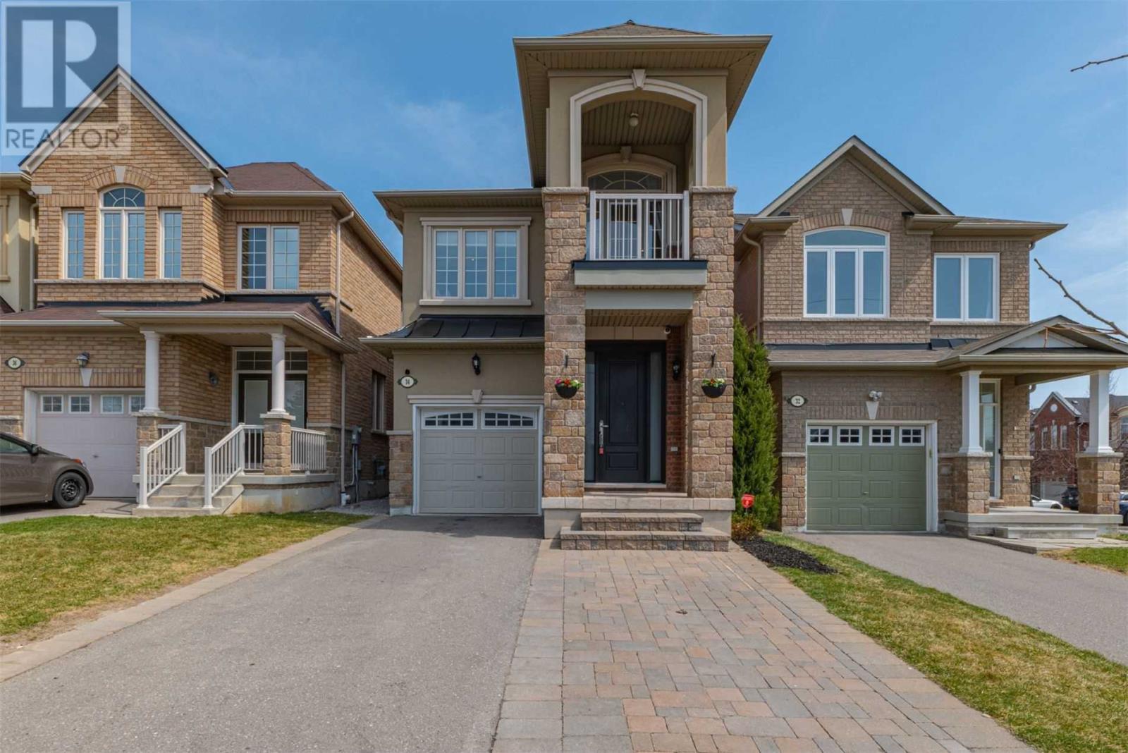 34 Robert Green Cres  
