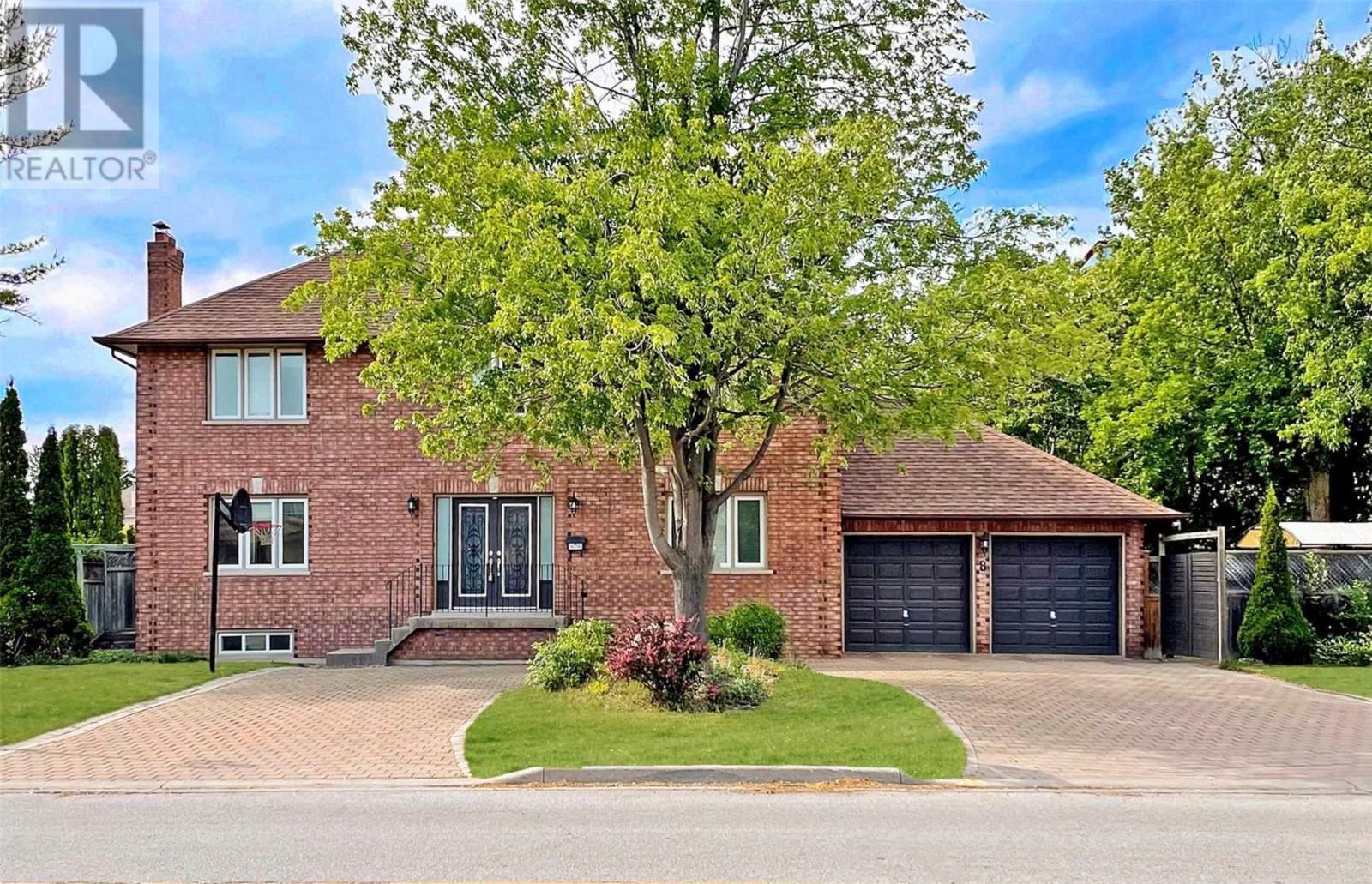 8 Scott Drive, Richmond Hill, ON, L4C 6V6