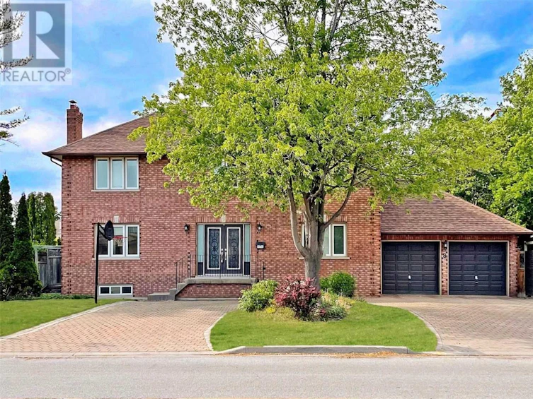 8 Scott Drive, Richmond Hill, ON, L4C 6V6