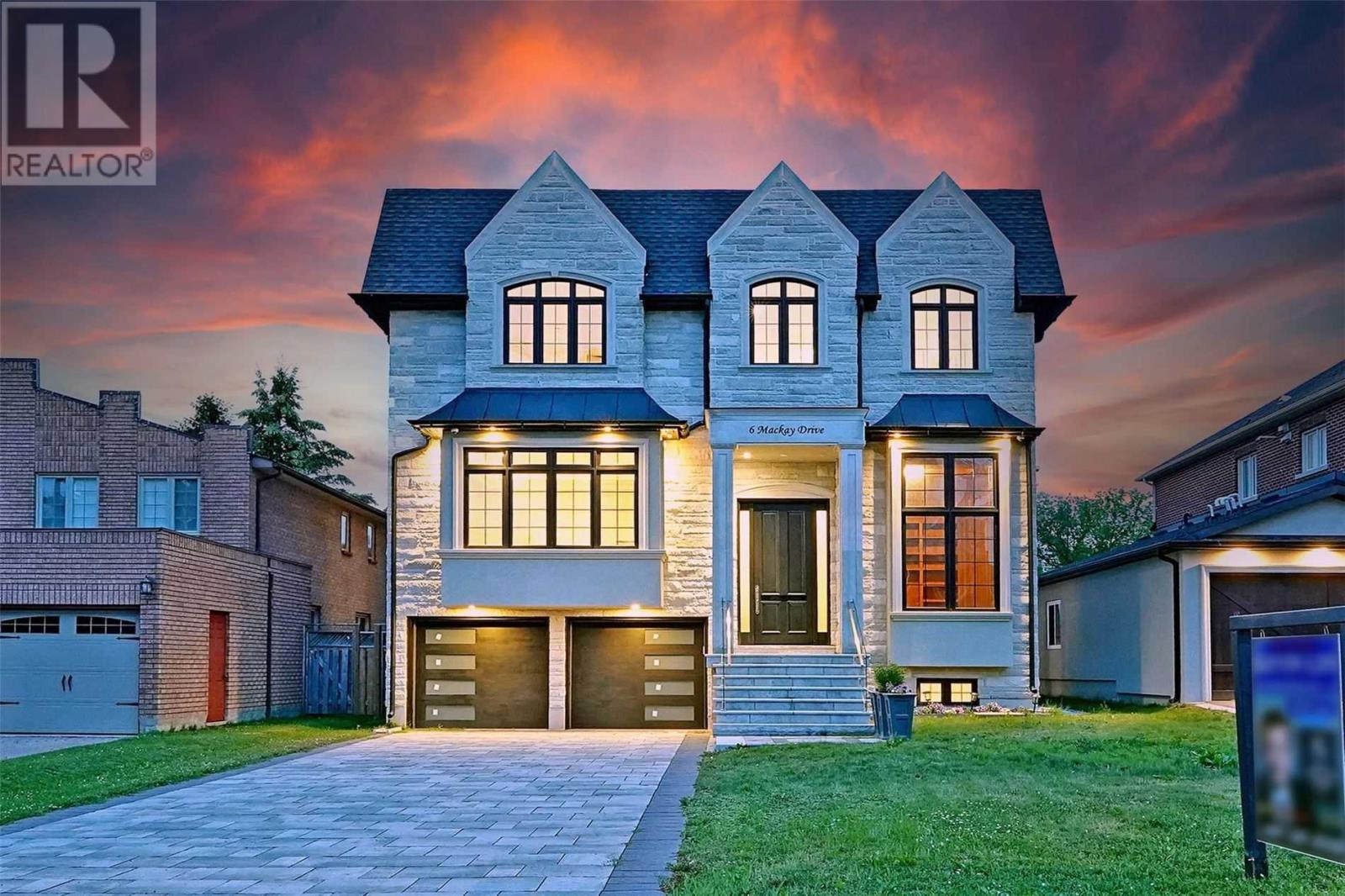 6 Mackay Drive, Richmond Hill, ON, L4C 6P1