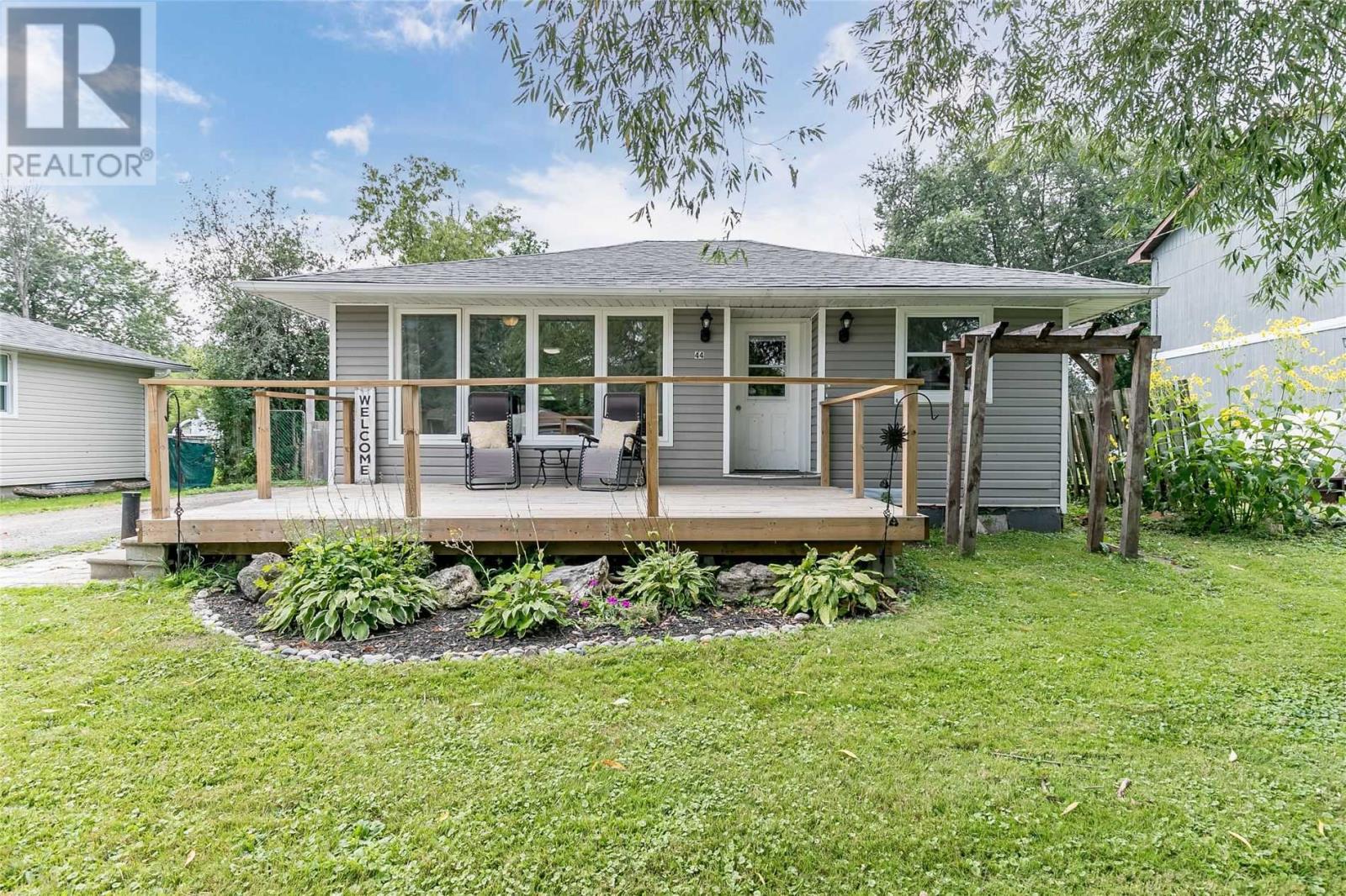 44 Glenview Avenue, Georgina, ON, L0E 1N0