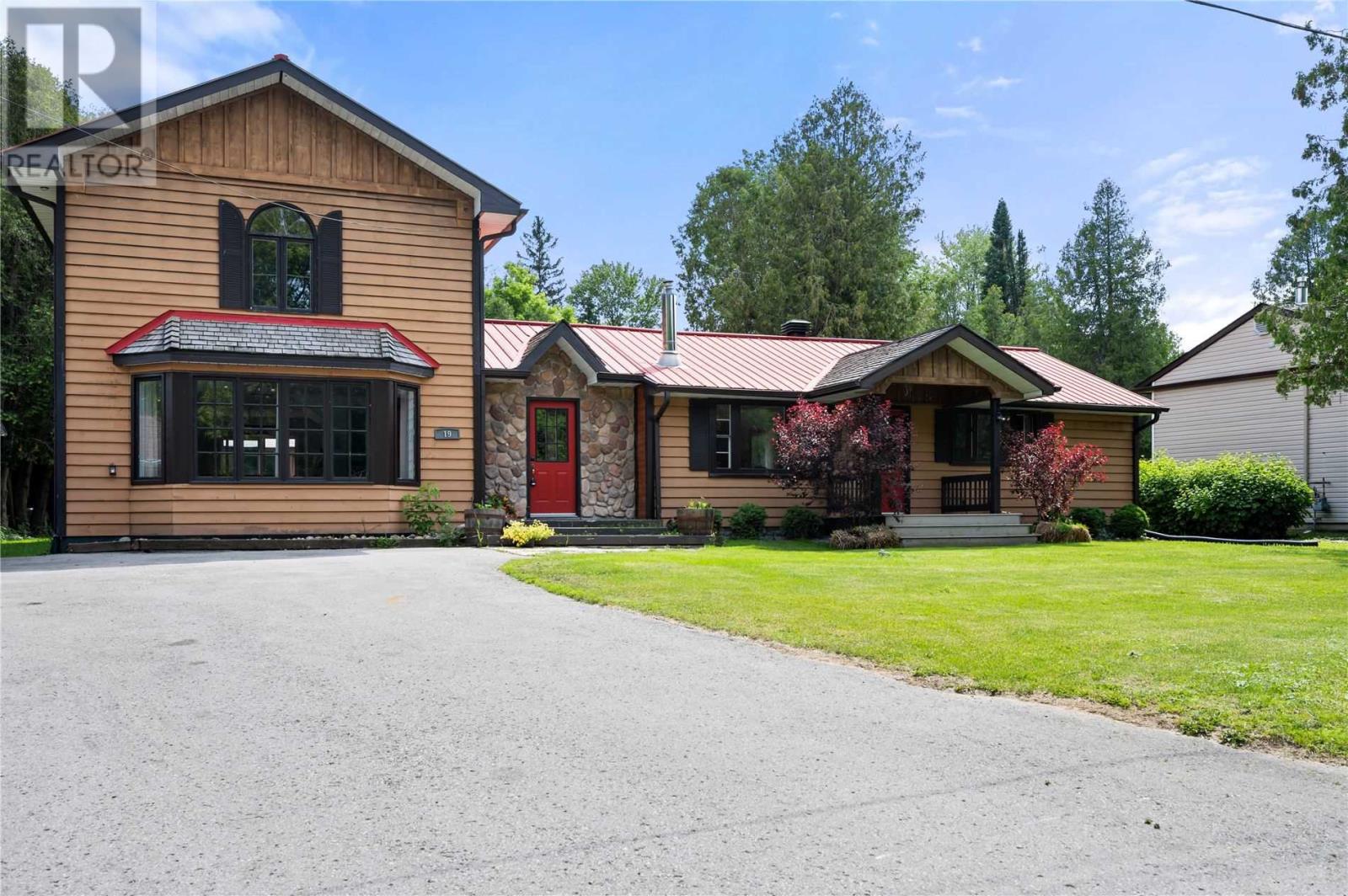 19 Johnston Street, Georgina, ON, L0E 1N0