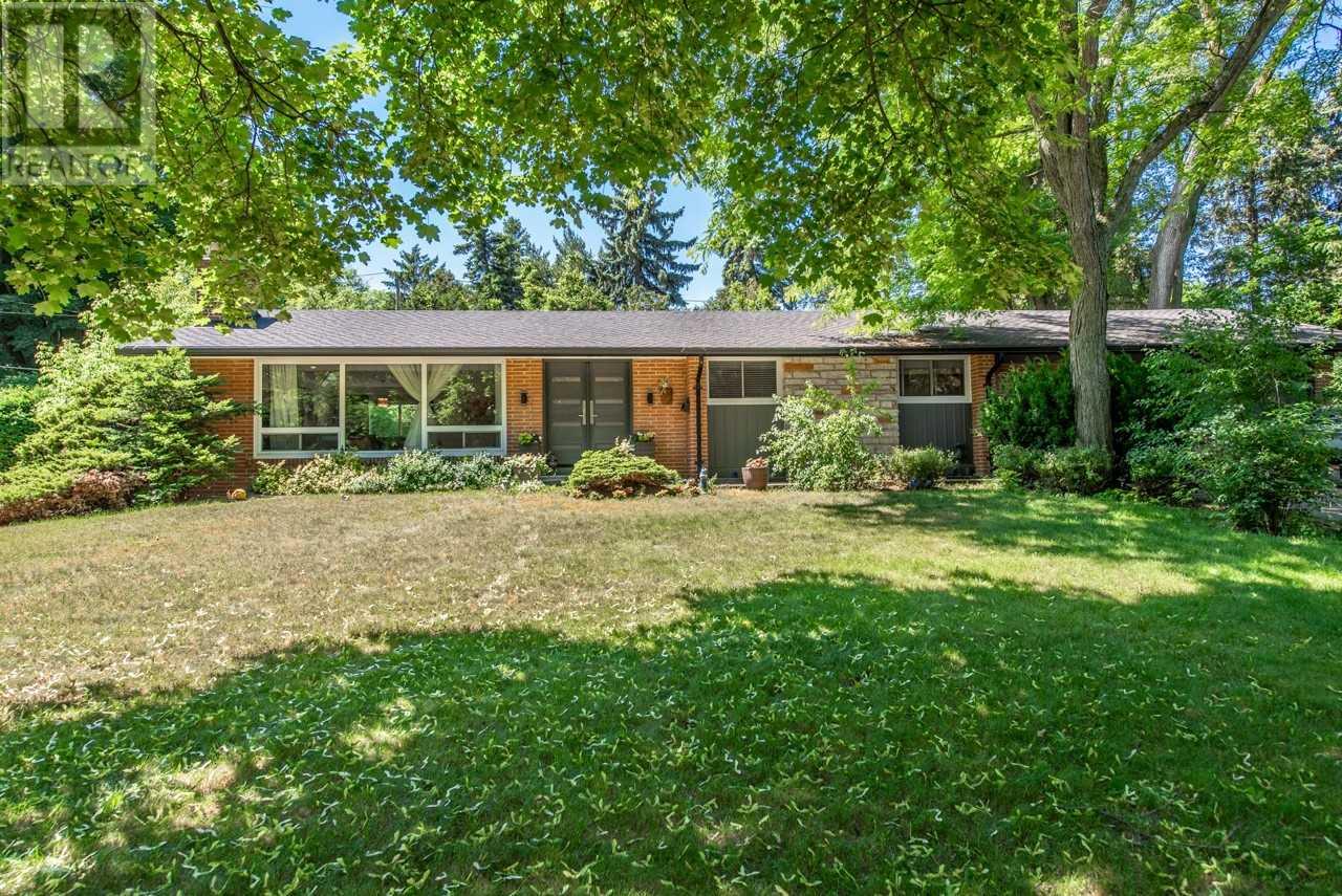 238 Dickson Park Cres  