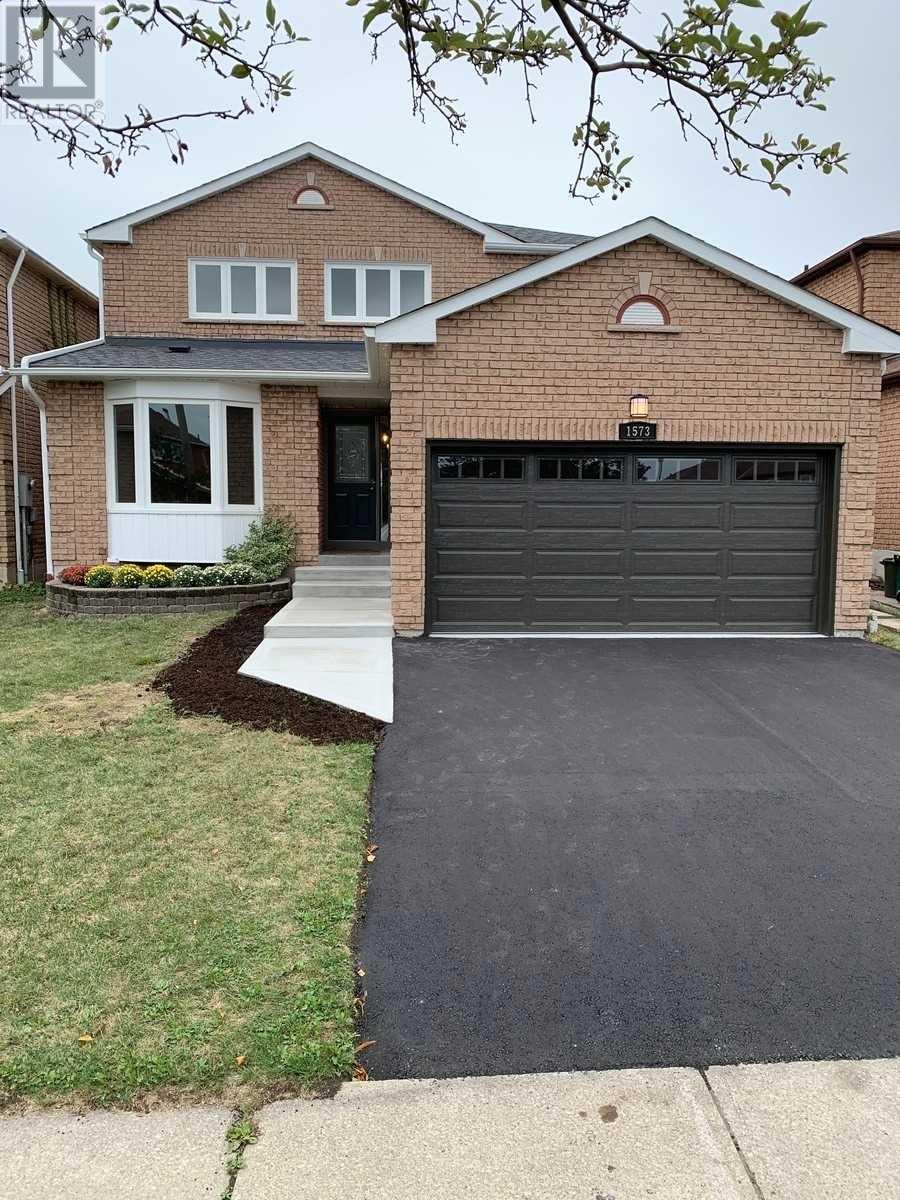 1573 Moongate Cres  