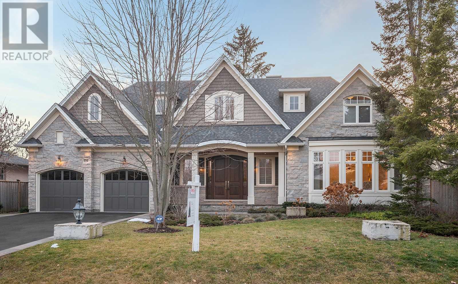 352 Salisbury Drive, Oakville, ON, L6L 3W4