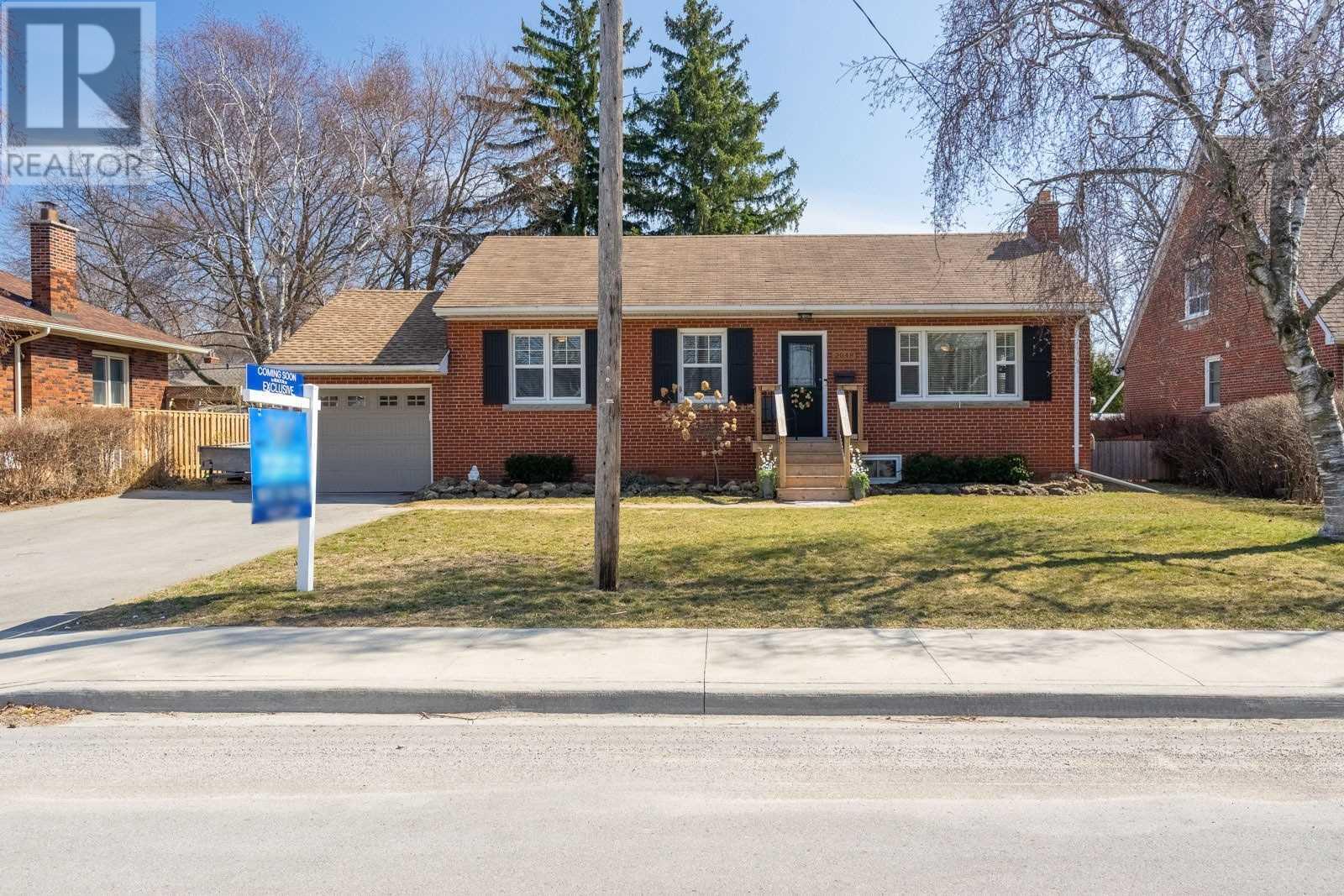 2048 Edinburgh Drive, Burlington, ON, L7R 2C9