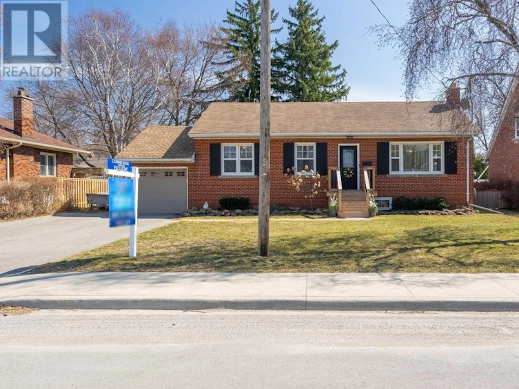 2048 Edinburgh Drive, Burlington, ON, L7R 2C9