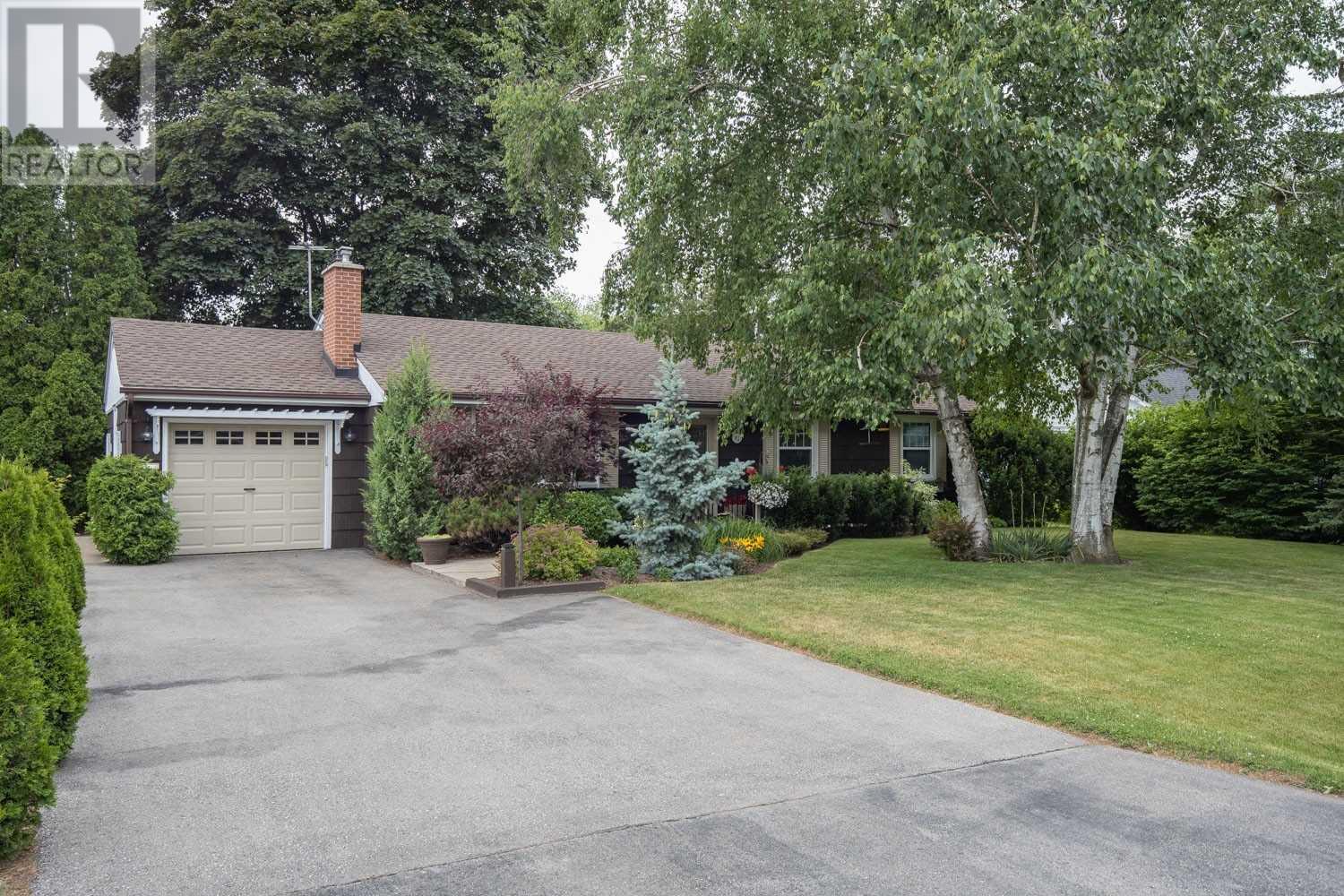 952 Boothman Avenue, Burlington, ON, L7T 1P6