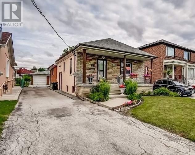 76 Hay Avenue, Toronto, ON, M8Z 1G4
