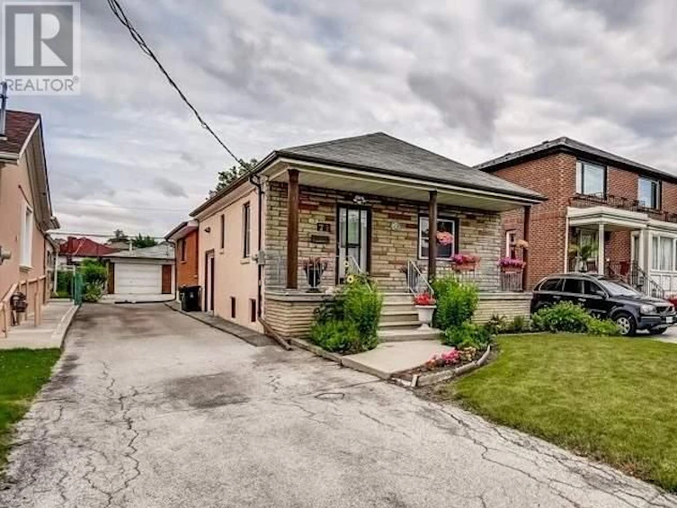 76 Hay Avenue, Toronto, ON, M8Z 1G4