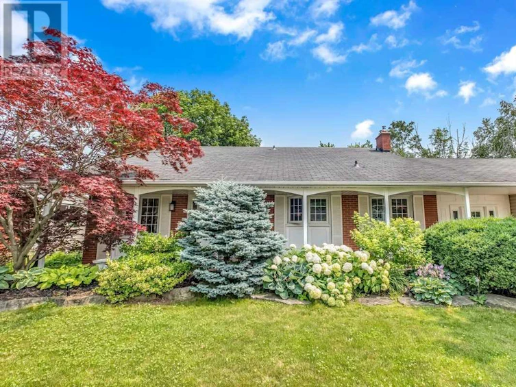 5122 Spruce Avenue, Burlington, ON, L7L 1M8
