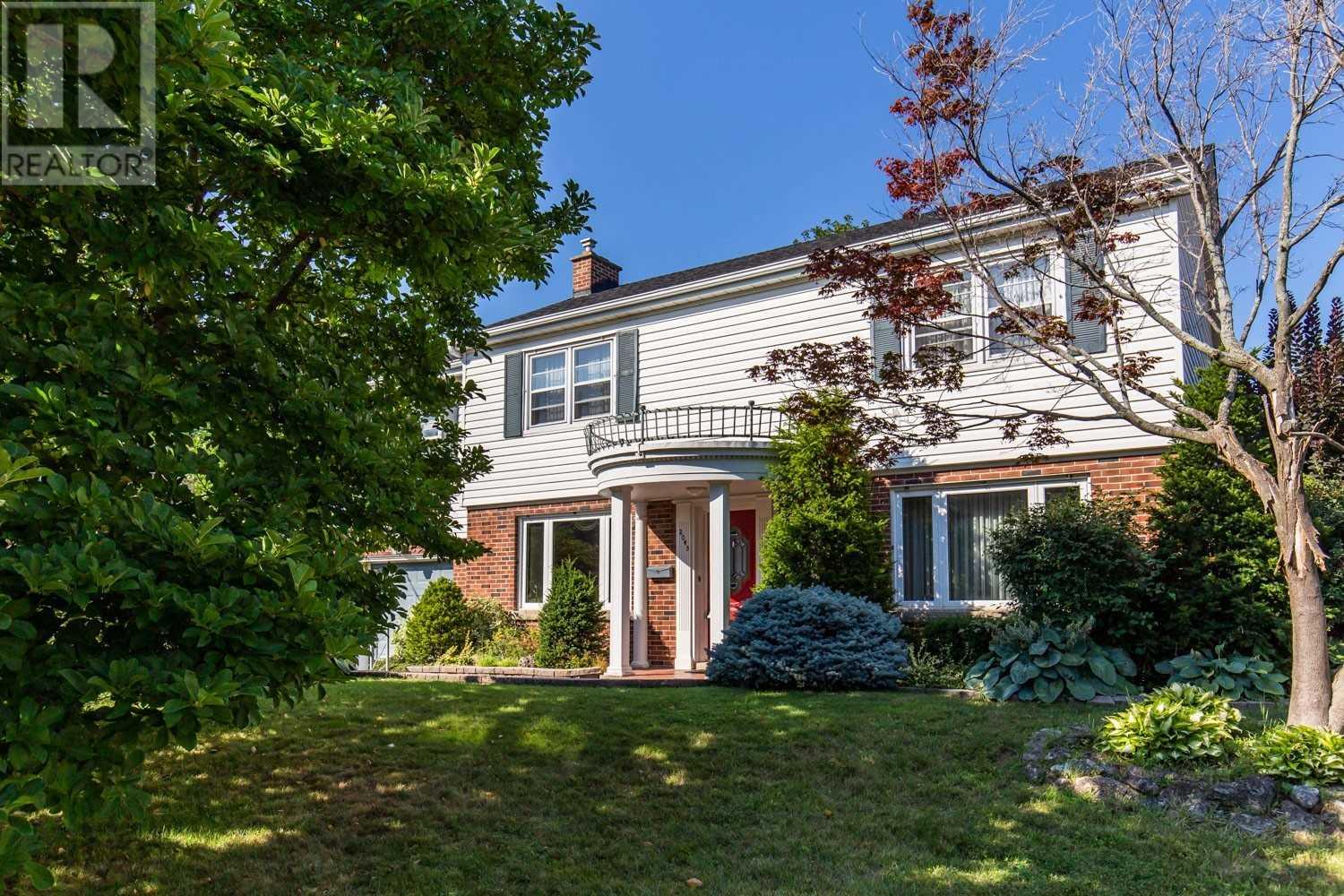 2043 Courtland Drive, Burlington, ON, L7R 1R7