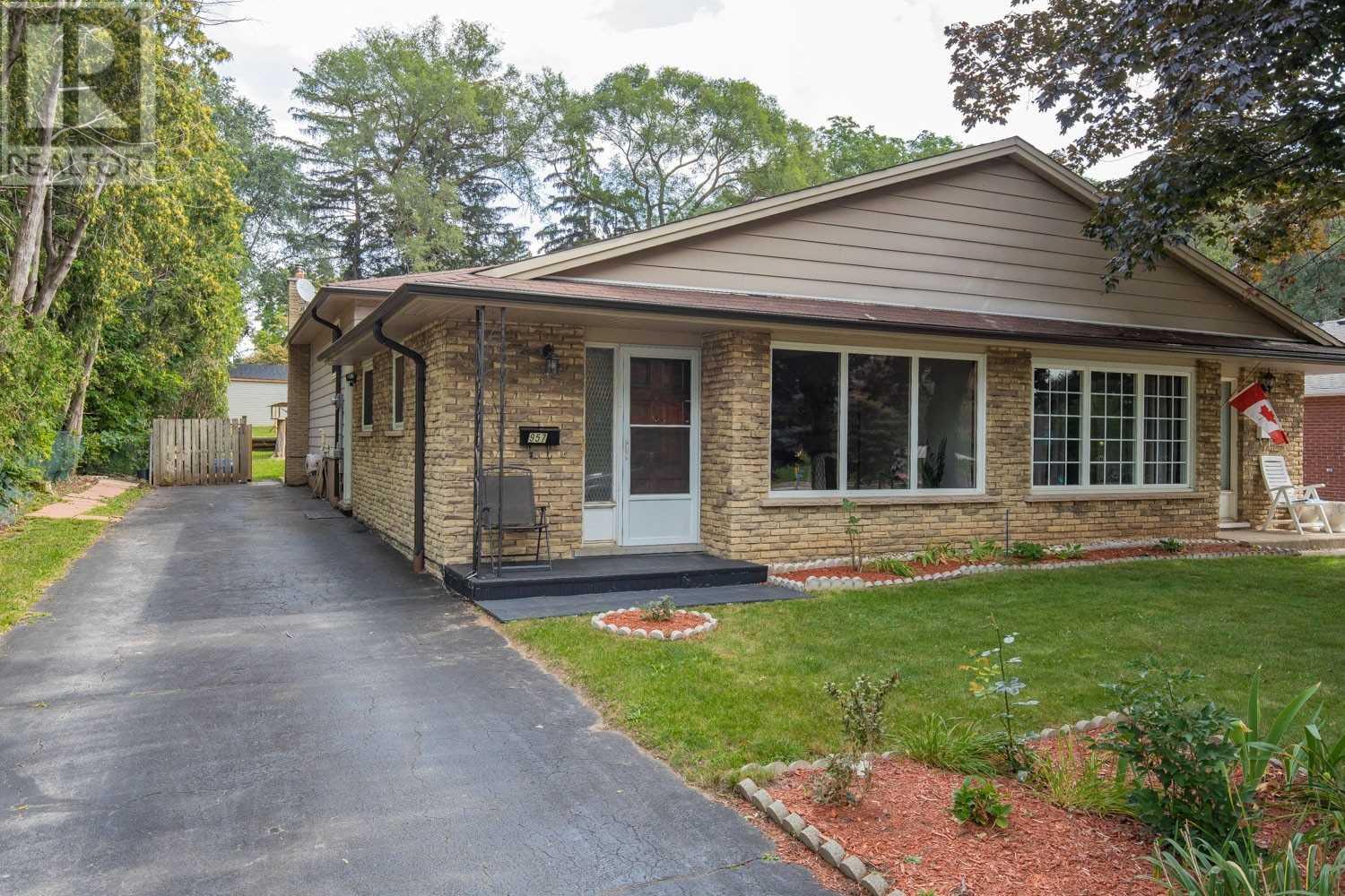 957 Francis Road, Burlington, ON, L7T 3Z1