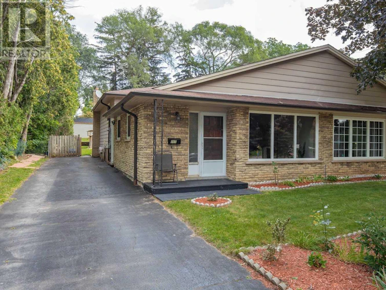957 Francis Road, Burlington, ON, L7T 3Z1