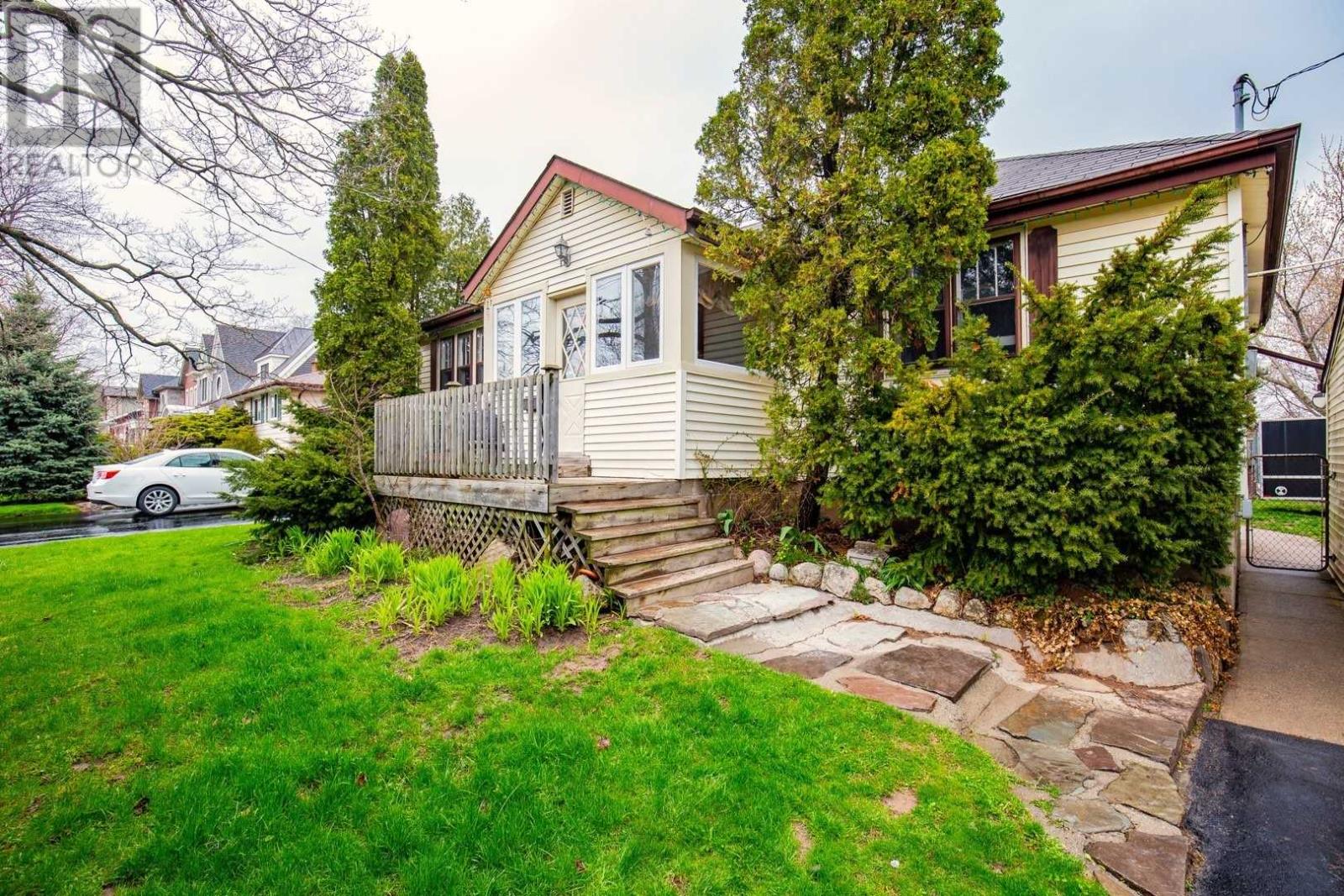 239 Jones Street, Oakville, ON, L6L 3G5