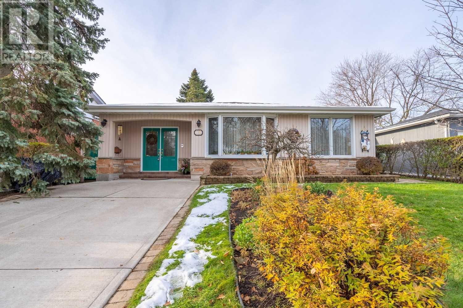 676 Mullin Way, Burlington, ON, L7L 4J4
