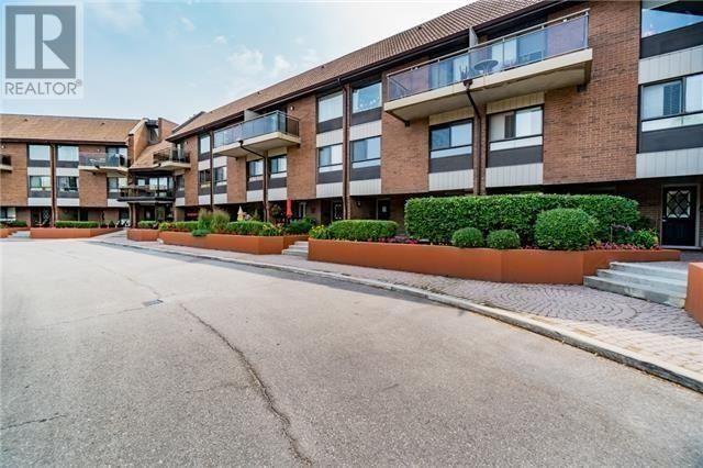 204-1000 Cedarglen Gate, Mississauga, ON, L5C 3Z5