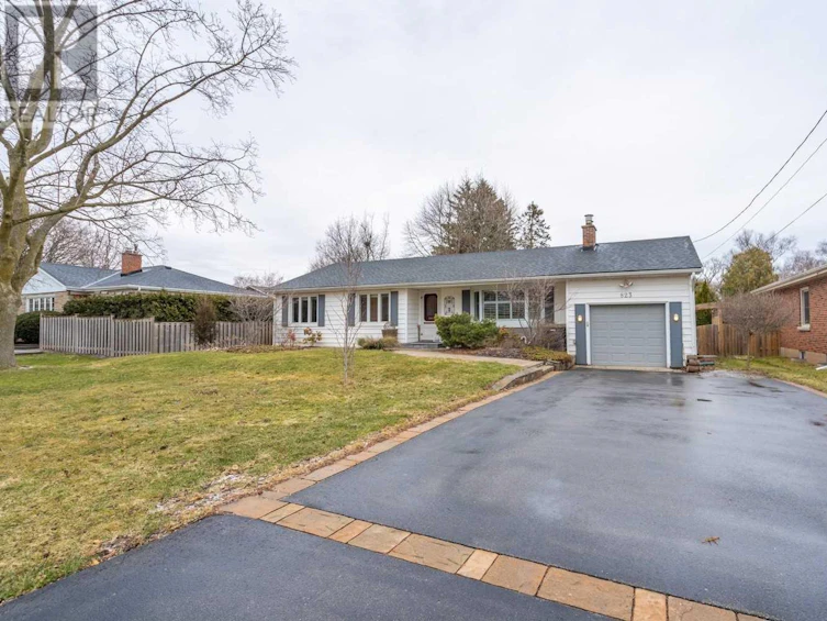 823 Eagle Drive, Burlington, ON, L7T 3A1