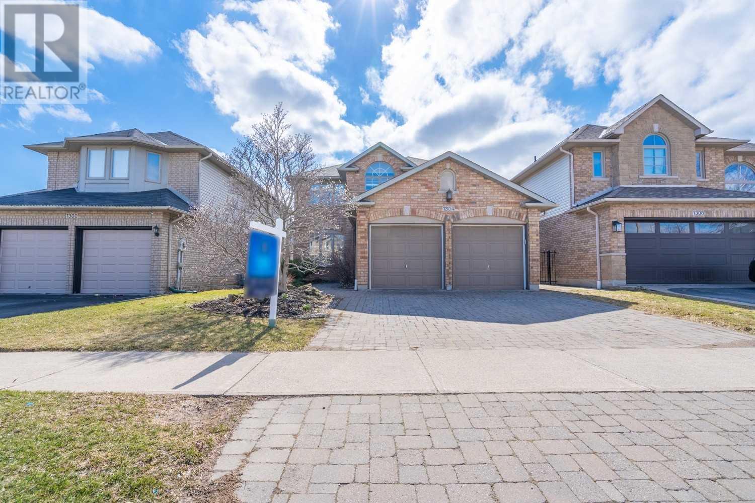 1304 Silvan Forest Drive, Burlington, ON, L7M 4L2
