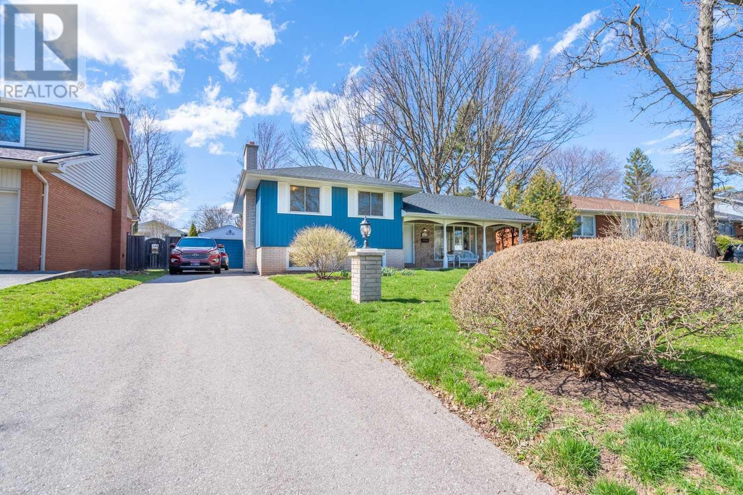5211 Tamarac Drive, Burlington, ON, L7L 3N3