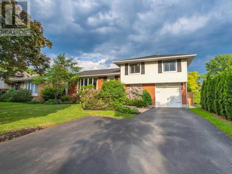 5166 Mulberry Drive, Burlington, ON, L7L 3P4