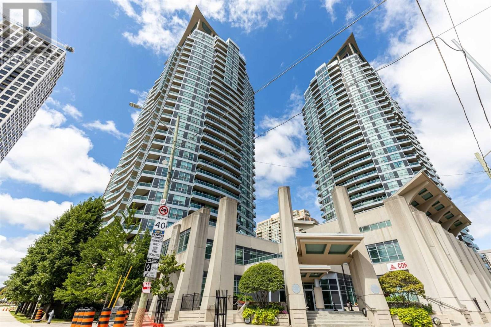 608-33 Elm Drive, Mississauga, ON, L5B 4M2