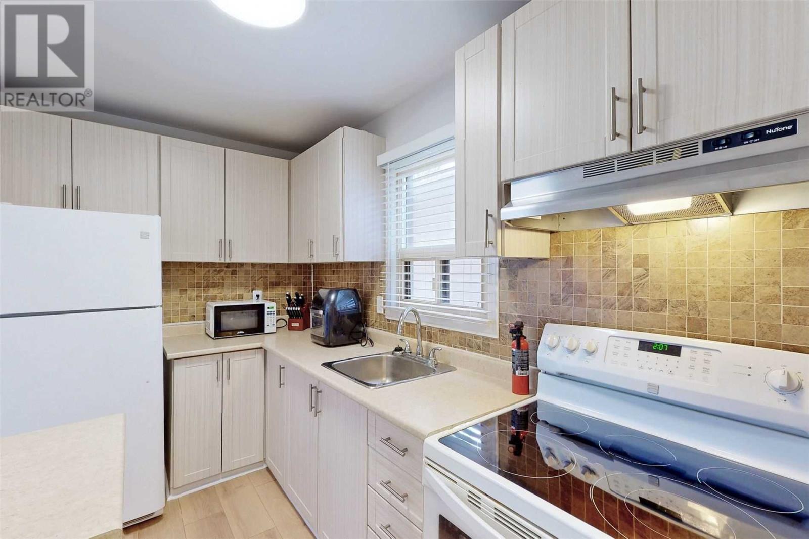 3 Holloway Court, Brampton, ON, L6S 1R3