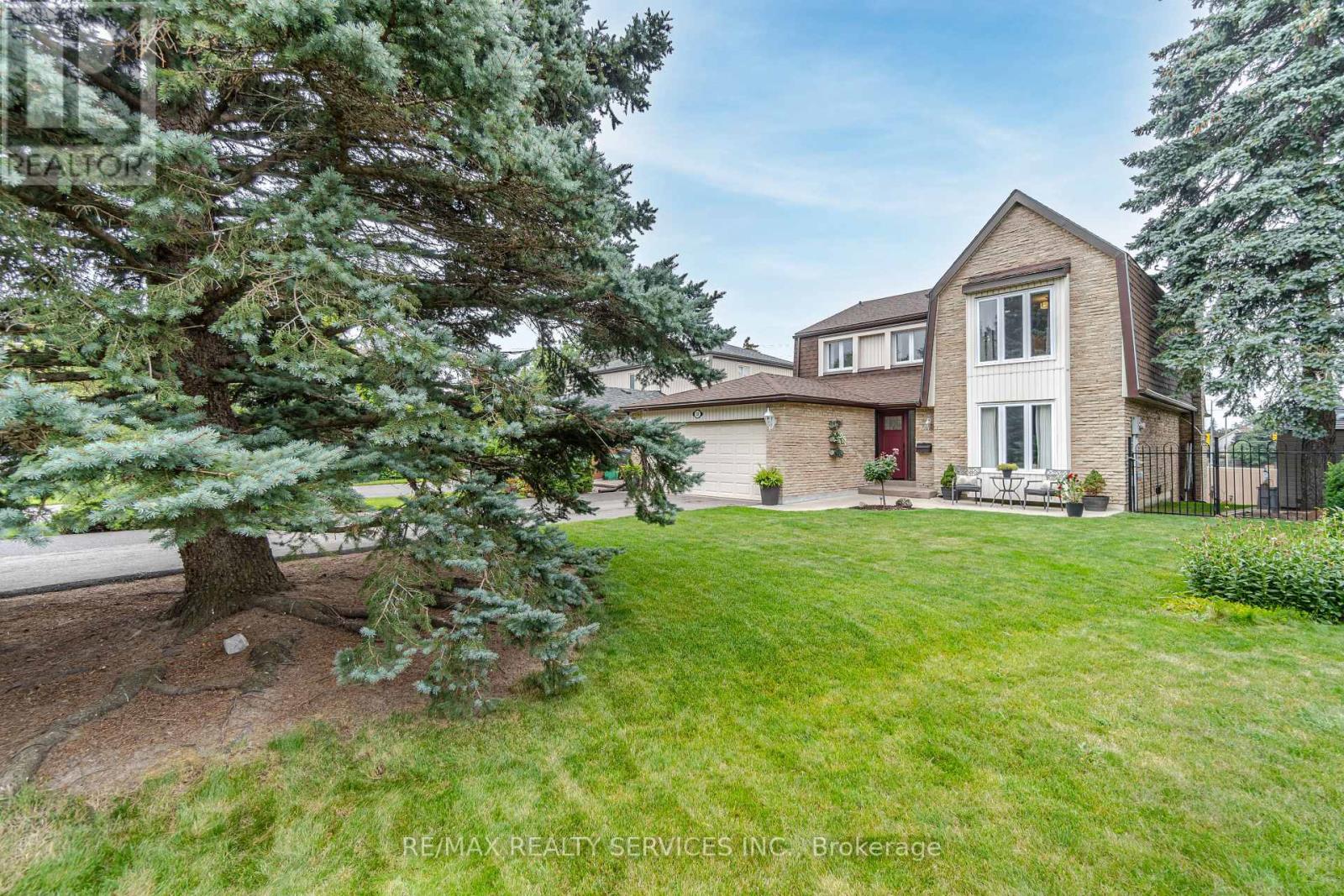 24 Madelaine Crescent, Brampton, ON, L6S 2Y9