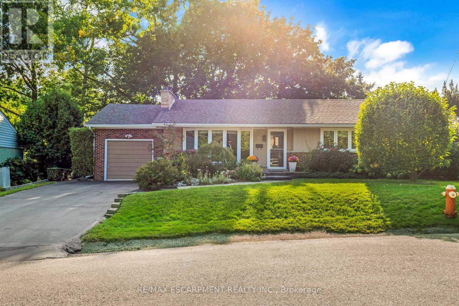 980 Glen Acres Court, Burlington, ON, L7T 3C9