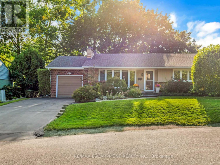 980 Glen Acres Court, Burlington, ON, L7T 3C9