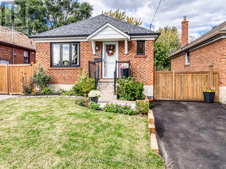 24 Athol Avenue, Toronto, ON, M8Z 2A4