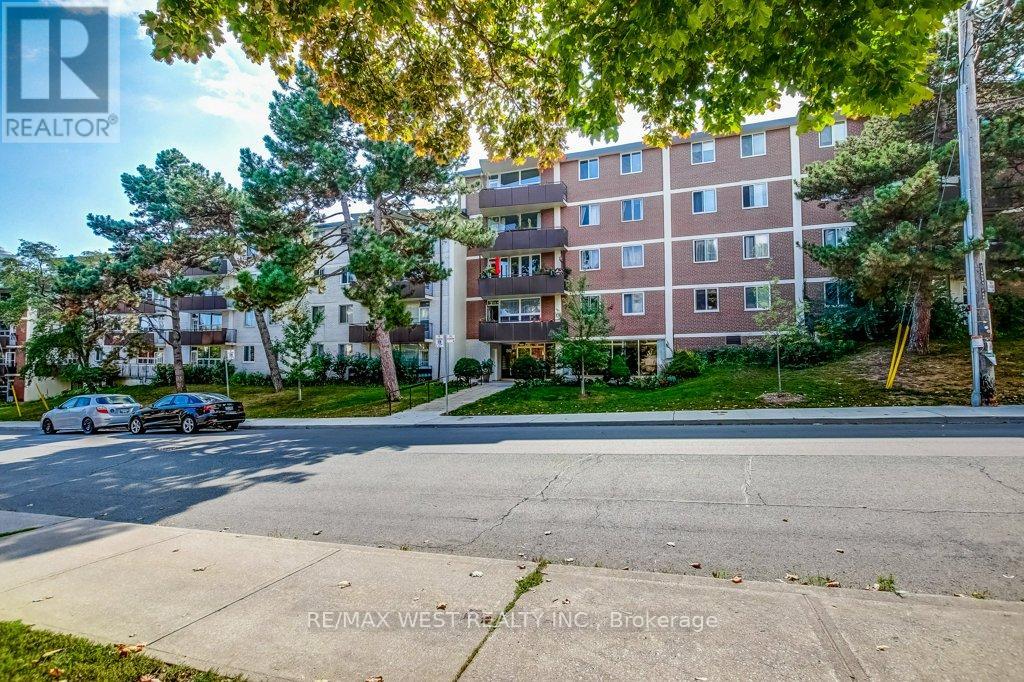 3-100 Coe Hill Drive, Toronto, ON, M6S 3E1