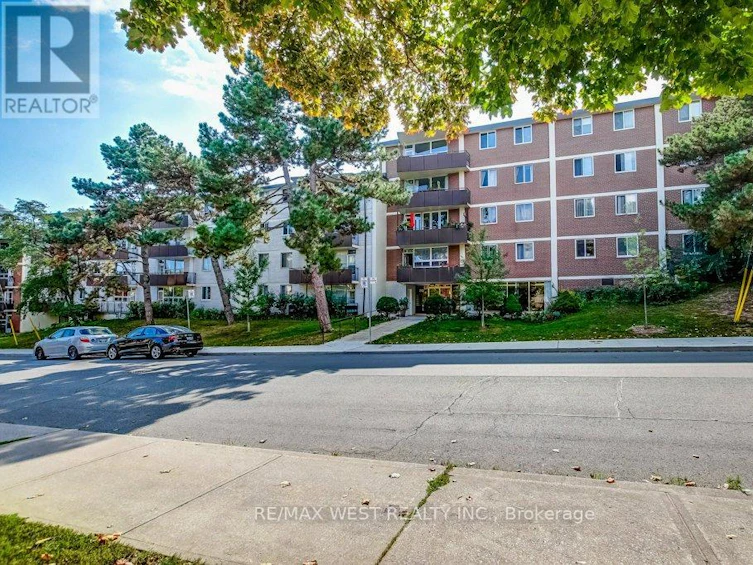 3-100 Coe Hill Drive, Toronto, ON, M6S 3E1