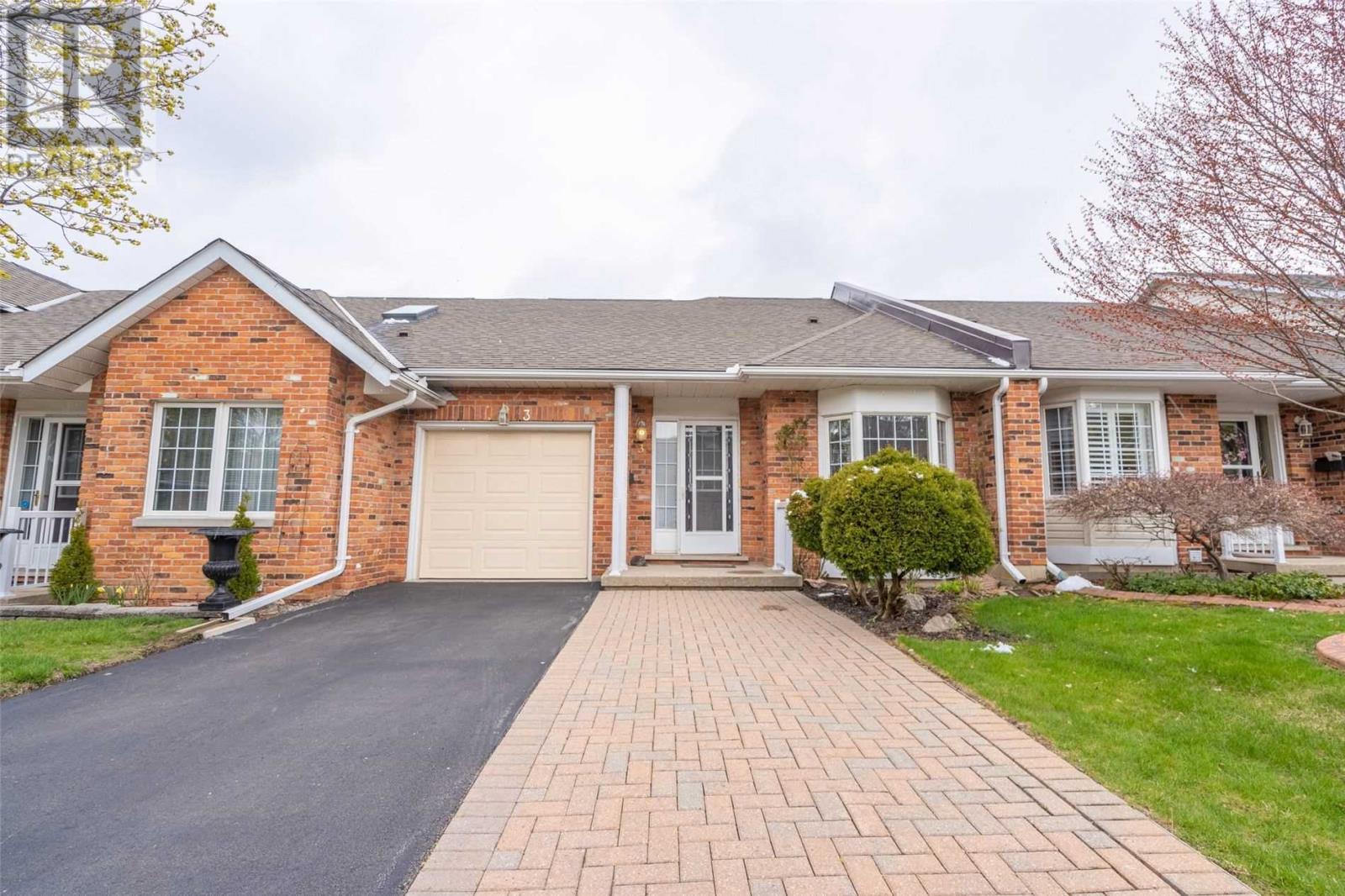 3-810 Golf Links Road, Hamilton, ON, L9K 1J7