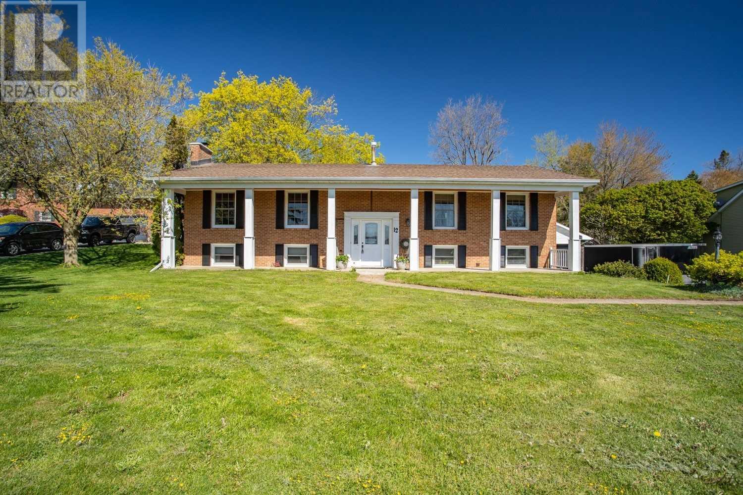 12 Huntsman Gate, Hamilton, ON, L8N 2Z7