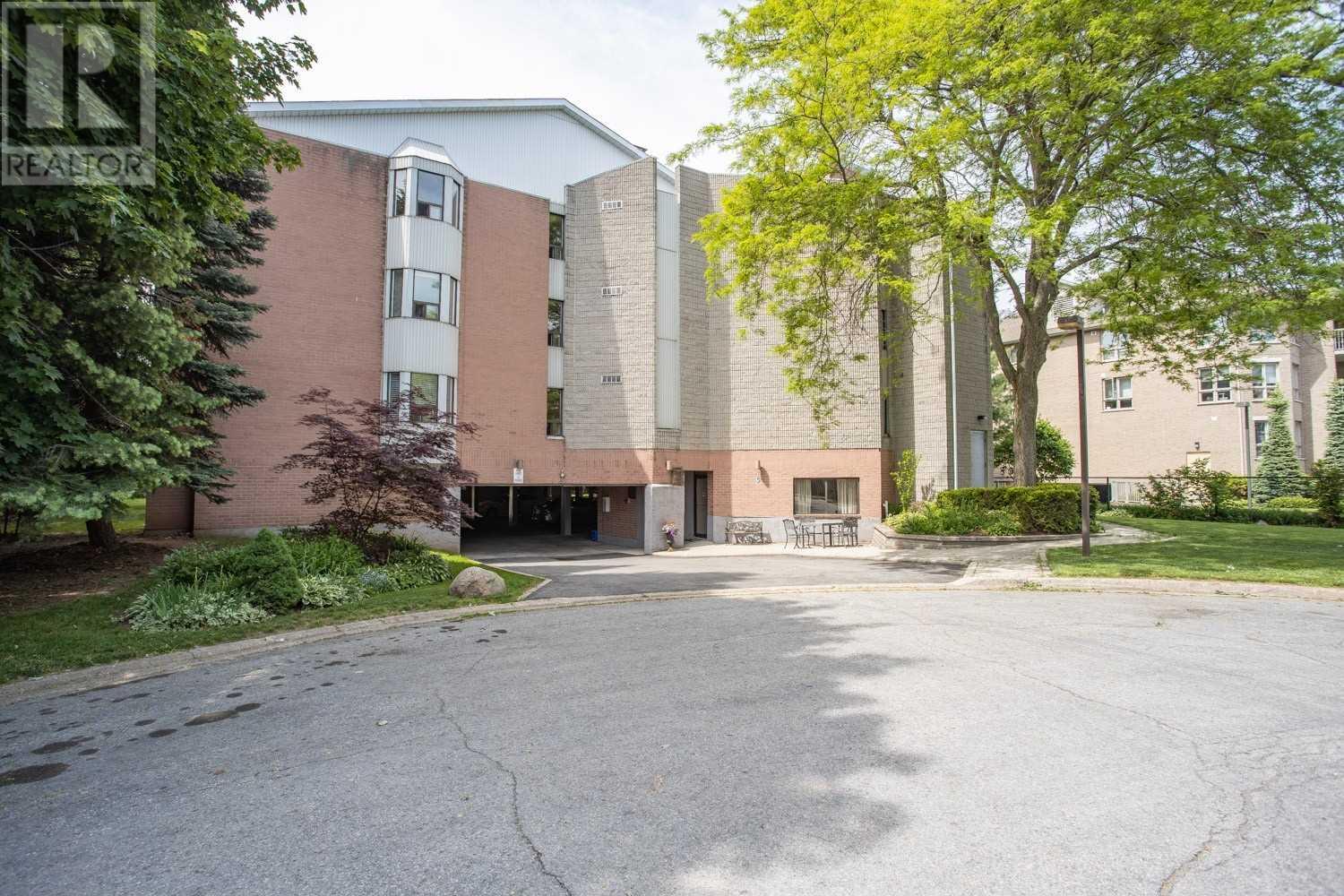 202-5 Niagara Street, Grimsby, ON, L3M 5A3
