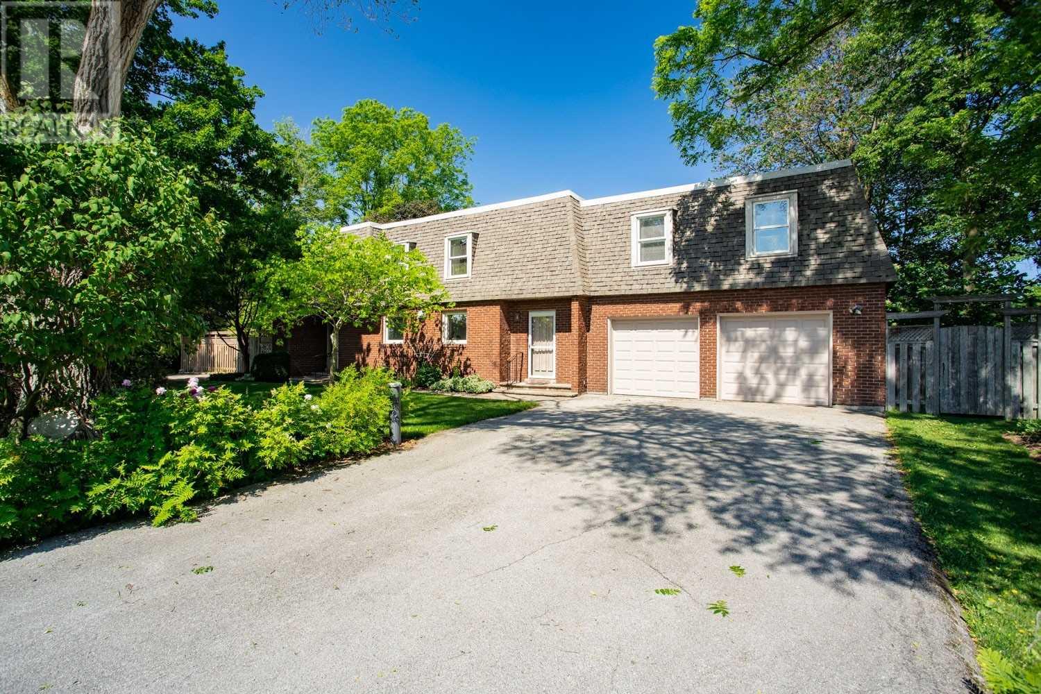 400 Rock Chapel Road, Hamilton, ON, L9H 5E2
