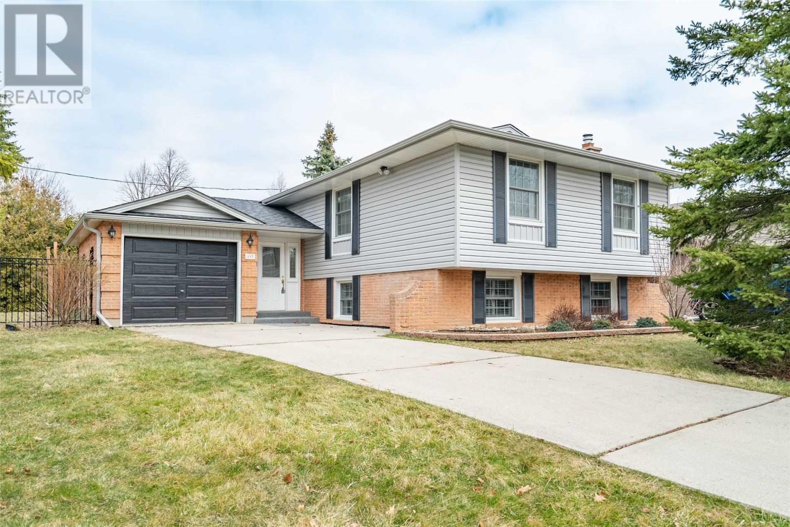 197 Pleasant Avenue, Hamilton, ON, L9H 3V5