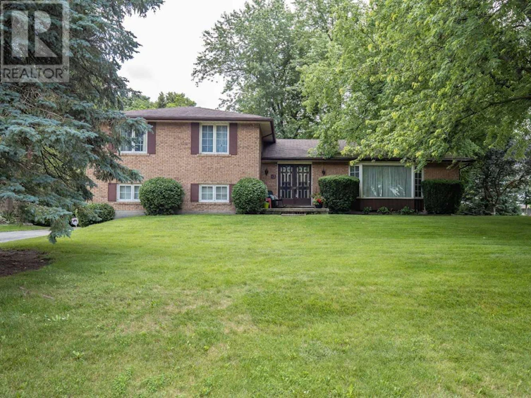 13 Coachman Crescent, Hamilton, ON, L8N 2Z7
